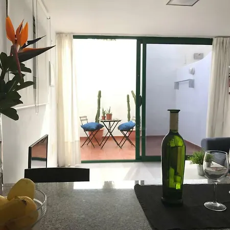 Apt D1. With Terrace And Near The Beach Апартаменты