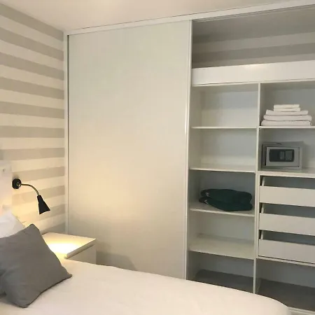 Apt D1. With Terrace And Near The Beach شقة