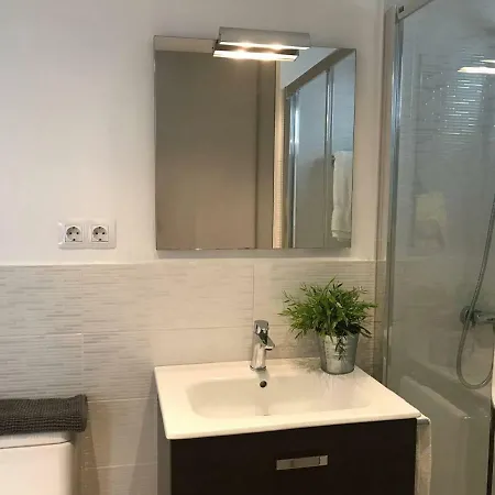 Apt D1. With Terrace And Near The Beach شقة *