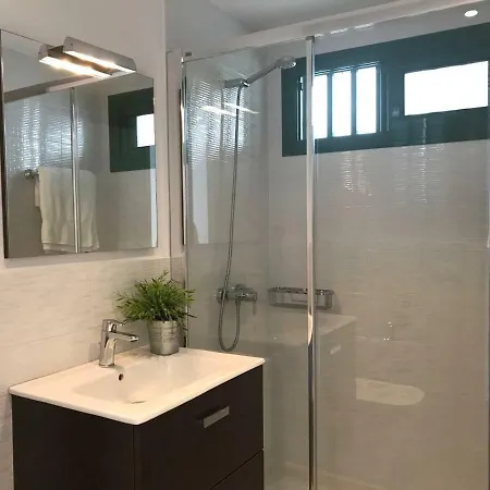 شقة Apt D1. With Terrace And Near The Beach